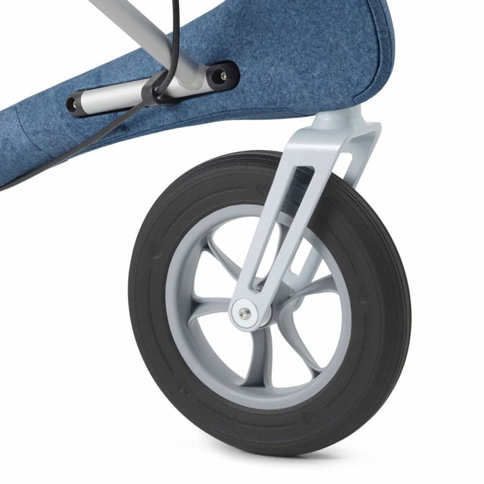 Clost up of the Baltic Blue byACRE Pioneer wheel
