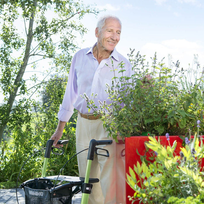 Gentleman in the garden enjoying the sun with hisGemino 30 