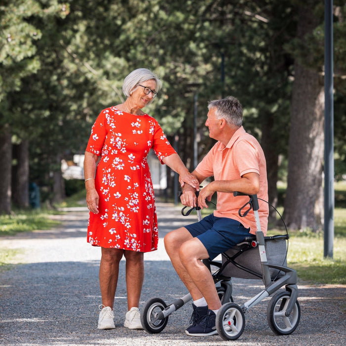 Couple resting with the Olympos ATR rollator by Topro.

